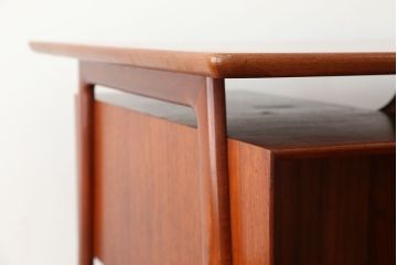 アンティーク家具　北欧アンティーク　上質なチーク材両袖机(ニーホールデスク)