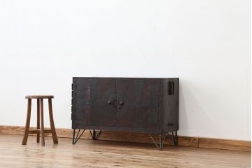 アンティーク家具　古民具・骨董　観音開き時代箪笥鉄脚ローボード(ローチェスト)
