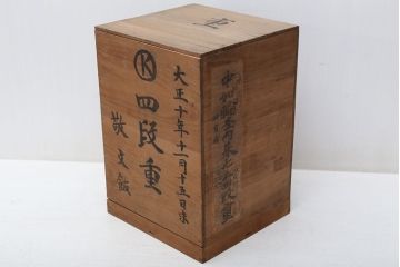 アンティーク雑貨　大正期!古い欅の四段重箱(漆器)