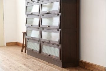 アンティーク家具　アンティーク　素敵なデザイン!特大の銀モールガラスパタパタ下駄箱(収納棚)