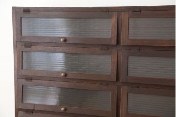 アンティーク家具　アンティーク　素敵なデザイン!特大の銀モールガラスパタパタ下駄箱(収納棚)