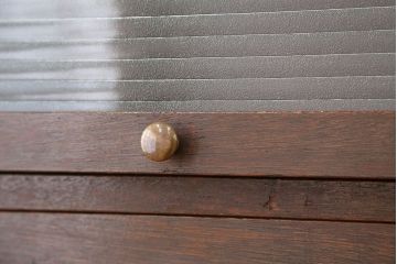 アンティーク家具　アンティーク　素敵なデザイン!特大の銀モールガラスパタパタ下駄箱(収納棚)