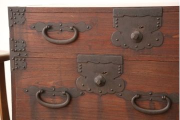 アンティーク家具　古民具・骨董　鉄脚時代箪笥ローボード(ローチェスト)