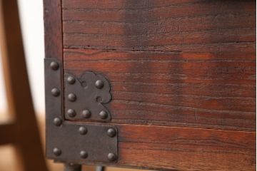 アンティーク家具　古民具・骨董　鉄脚時代箪笥ローボード(ローチェスト)