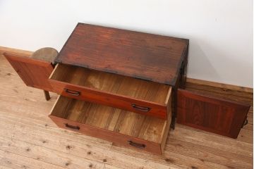 アンティーク家具　古民具・骨董　鉄脚の観音開き時代箪笥ローボード(ローチェスト)