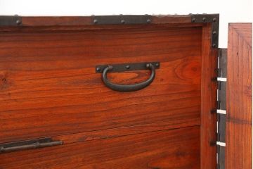 アンティーク家具　古民具・骨董　鉄脚の観音開き時代箪笥ローボード(ローチェスト)