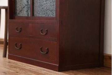 アンティーク家具　アンティーク　素敵なデザイン!結霜ガラス収納棚