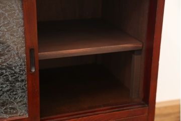 アンティーク家具　アンティーク　素敵なデザイン!結霜ガラス収納棚