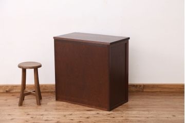 アンティーク家具　アンティーク　素敵なデザイン!結霜ガラス収納棚