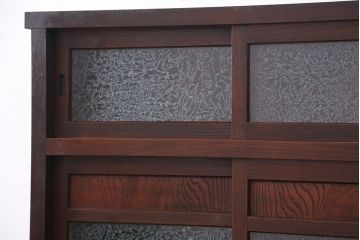 アンティーク家具　☆アンティーク　重厚!古い欅材の結霜ガラス二段重ね食器棚(収納棚)