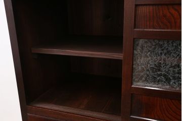 アンティーク家具　☆アンティーク　重厚!古い欅材の結霜ガラス二段重ね食器棚(収納棚)