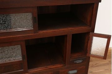 アンティーク家具　☆アンティーク　重厚!古い欅材の結霜ガラス二段重ね食器棚(収納棚)