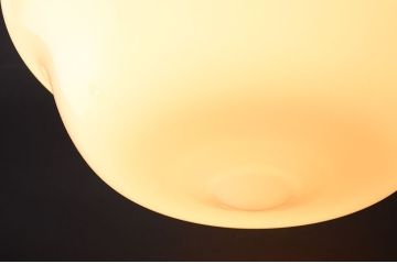 和製アンティーク　古い乳白ガラスの吊り下げ電傘照明