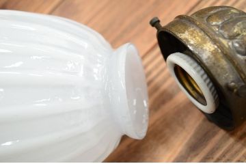 日本製!古い真鍮ブラケット乳白ガラスウォールランプ(照明電笠)
