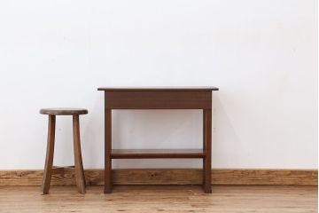 アンティーク家具　アンティーク　古い木のシンプルな引き出し付きサイドテーブル