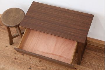 アンティーク家具　アンティーク　古い木のシンプルな引き出し付きサイドテーブル