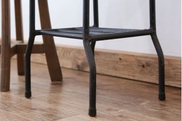 アンティーク家具　アンティーク　古いアイアンのサイドテーブル
