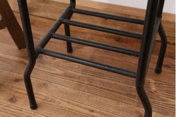 アンティーク家具　アンティーク　古いアイアンのサイドテーブル