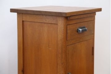 レトロ家具　アンティーク　可愛いデザイン!レトロなサイドテーブル(収納棚)