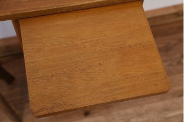 レトロ家具　アンティーク　可愛いデザイン!レトロなサイドテーブル(収納棚)