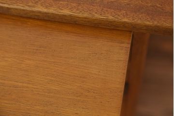 レトロ家具　アンティーク　可愛いデザイン!レトロなサイドテーブル(収納棚)
