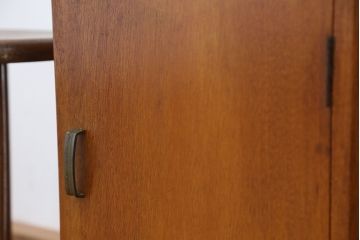 レトロ家具　アンティーク　可愛いデザイン!レトロなサイドテーブル(収納棚)