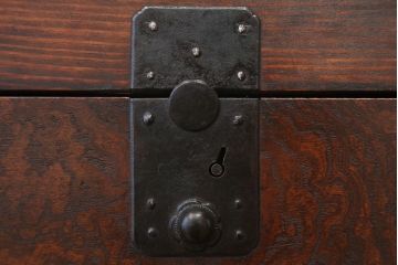 アンティーク家具　古民具・骨董　木目の素晴らしい玉杢時代箪笥サイドボード(水屋箪笥・ローチェスト)