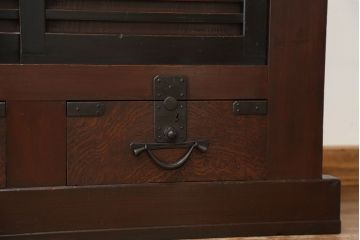 アンティーク家具　古民具・骨董　木目の素晴らしい玉杢時代箪笥サイドボード(水屋箪笥・ローチェスト)