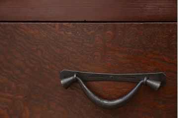 アンティーク家具　古民具・骨董　木目の素晴らしい玉杢時代箪笥サイドボード(水屋箪笥・ローチェスト)