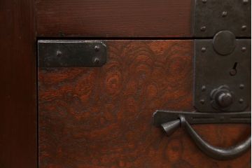 アンティーク家具　古民具・骨董　木目の素晴らしい玉杢時代箪笥サイドボード(水屋箪笥・ローチェスト)