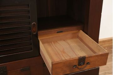 アンティーク家具　古民具・骨董　木目の素晴らしい玉杢時代箪笥サイドボード(水屋箪笥・ローチェスト)