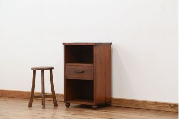 アンティーク家具　アンティーク　可愛いデザイン!古い木の小さな脚付きサイドテーブル