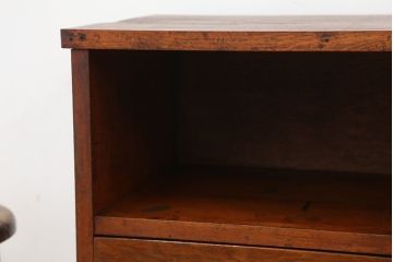 アンティーク家具　アンティーク　可愛いデザイン!古い木の小さな脚付きサイドテーブル