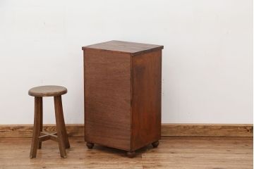 アンティーク家具　アンティーク　可愛いデザイン!古い木の小さな脚付きサイドテーブル