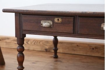 アンティーク家具　アンティーク　可愛いデザイン!古い木の文机(テーブル)