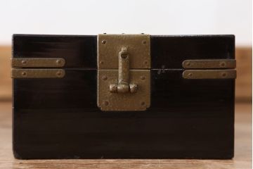 アンティーク雑貨　漆の素敵な金具付き収納箱(文箱・硯箱)