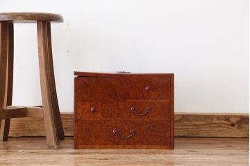 アンティーク雑貨　高級!漆の綺麗なケヤキ玉杢の小引き出し(針箱・裁縫箱)