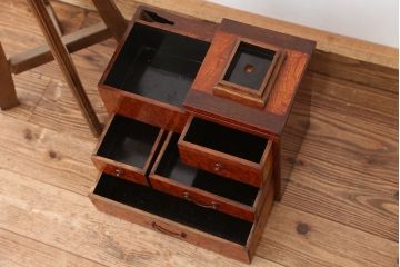アンティーク雑貨　高級!漆の綺麗なケヤキ玉杢の小引き出し(針箱・裁縫箱)