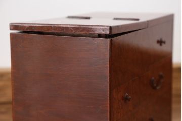 アンティーク雑貨　高級!漆の綺麗なケヤキ玉杢の小引き出し(針箱・裁縫箱)