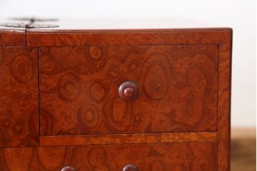 アンティーク雑貨　高級!漆の綺麗なケヤキ玉杢の小引き出し(針箱・裁縫箱)