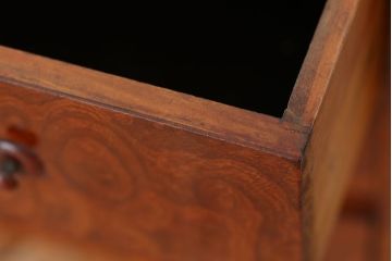 アンティーク雑貨　高級!漆の綺麗なケヤキ玉杢の小引き出し(針箱・裁縫箱)