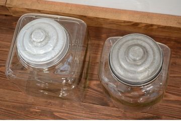 アンティーク雑貨　昭和レトロ　古い駄菓子屋のガラス瓶(ビン)2個