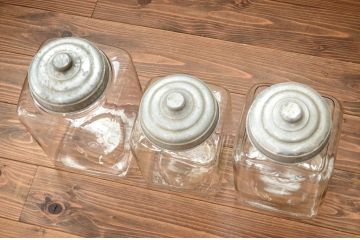 アンティーク雑貨　昭和レトロ　古い駄菓子屋のガラス瓶(ビン)3個セット