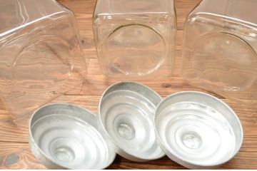 アンティーク雑貨　昭和レトロ　古い駄菓子屋のガラス瓶(ビン)3個セット