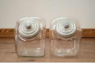 アンティーク雑貨　昭和レトロ　古い駄菓子屋のガラス瓶2個セット(猫ビン)?