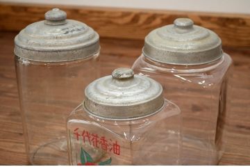 アンティーク雑貨　昭和レトロ　古い駄菓子屋のガラス瓶　3個セット(1)