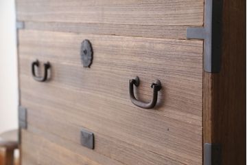 アンティーク家具　☆アンティーク　高級品!上質な作りの総桐二段重ね時代箪笥(桐箪笥、桐たんす)
