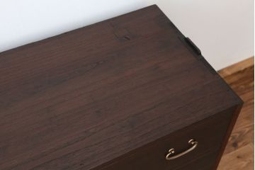 アンティーク家具　アンティーク　可愛いデザイン!シンプルな脚付ローチェスト(ローボード)?