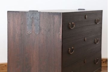 アンティーク家具　アンティーク　可愛いデザイン!シンプルな脚付ローチェスト(ローボード)?
