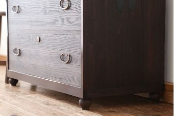 アンティーク家具　アンティーク　可愛いデザイン!シンプルな脚付ローチェスト(ローボード)?
